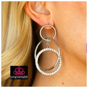 NWT Paparazzi Metro Bliss Black Post Earrings